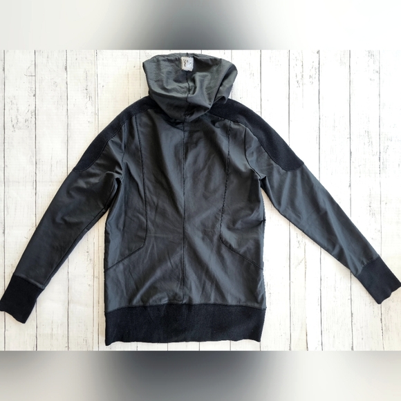 Victoria's Secret VSX SPORT Black Zip Up Hoodie Jacket Coat with Pockets Size S - Picture 3 of 12